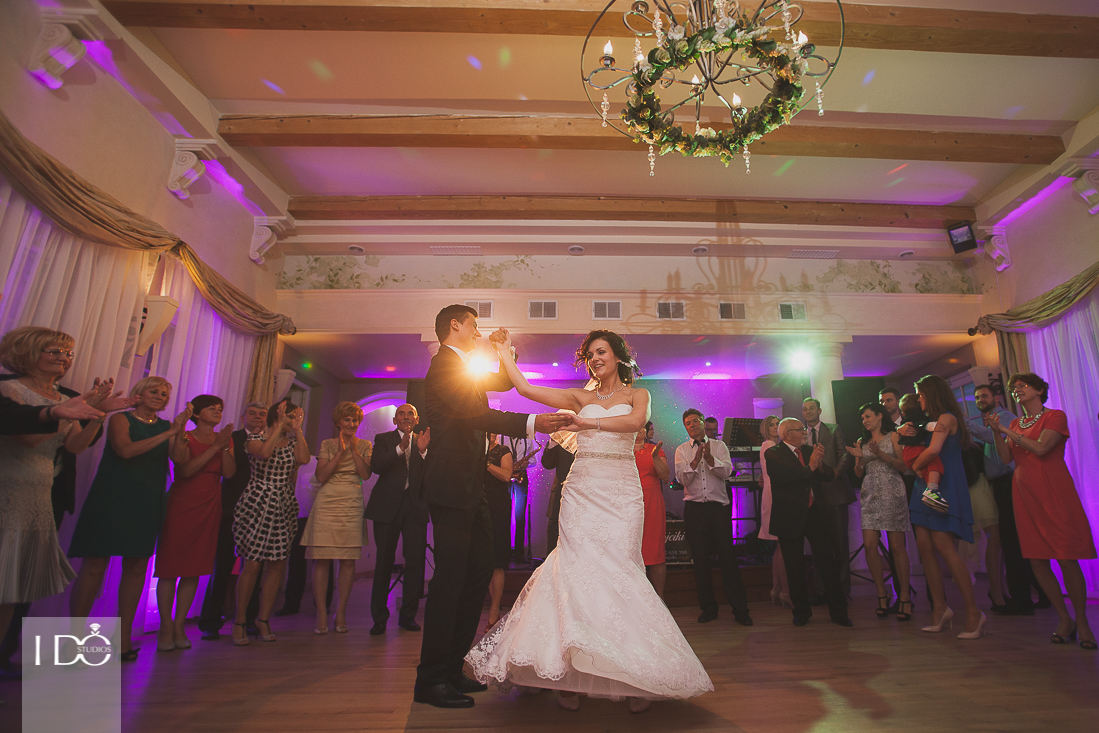 Read more about the article Jak wybrać odpowiedniego kamerzystę na wesele?