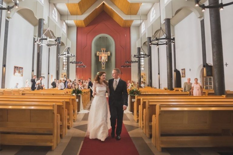 Fotograf ślubny w kościele, czyli jak zrobić świetne zdjęcia ceremonii
