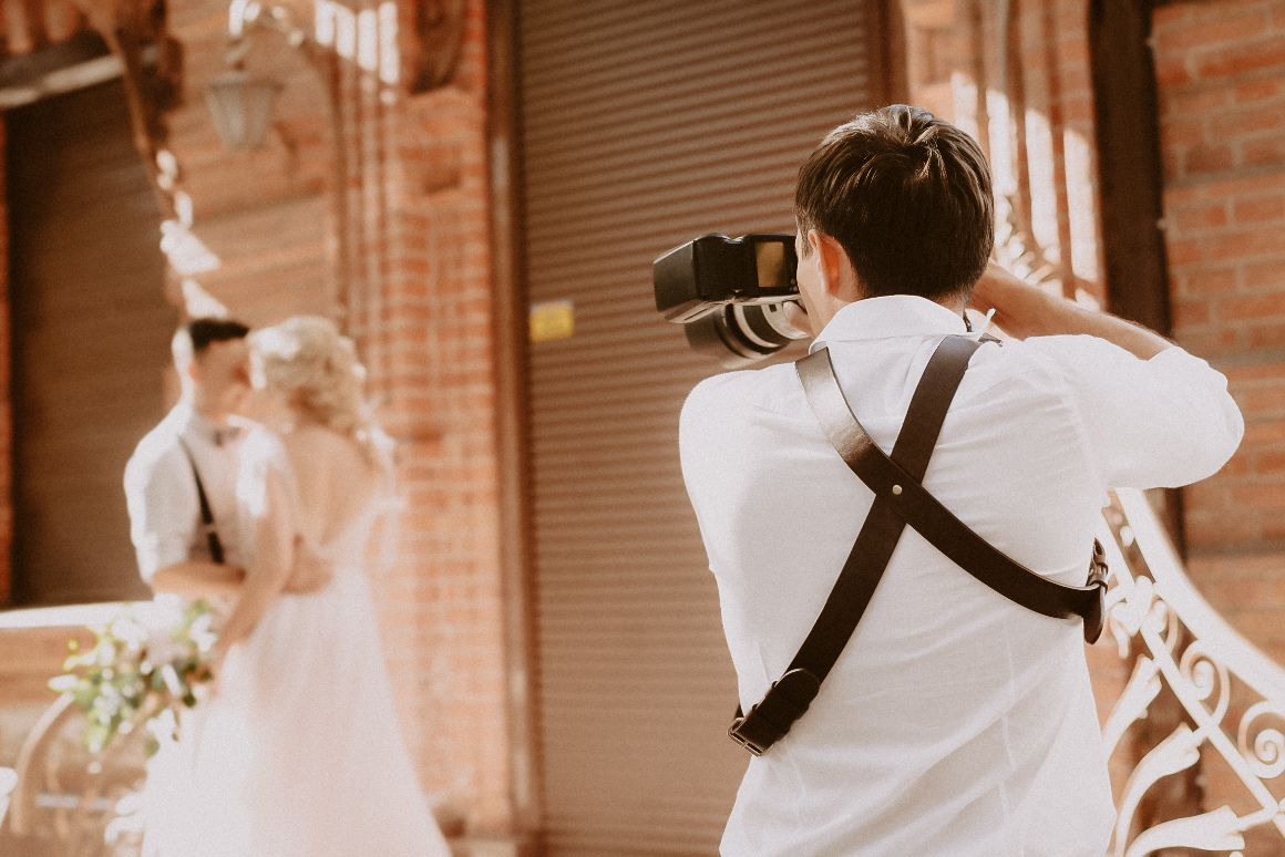 Read more about the article Czy warto zdecydować się na filmowanie ślubu i wesela?